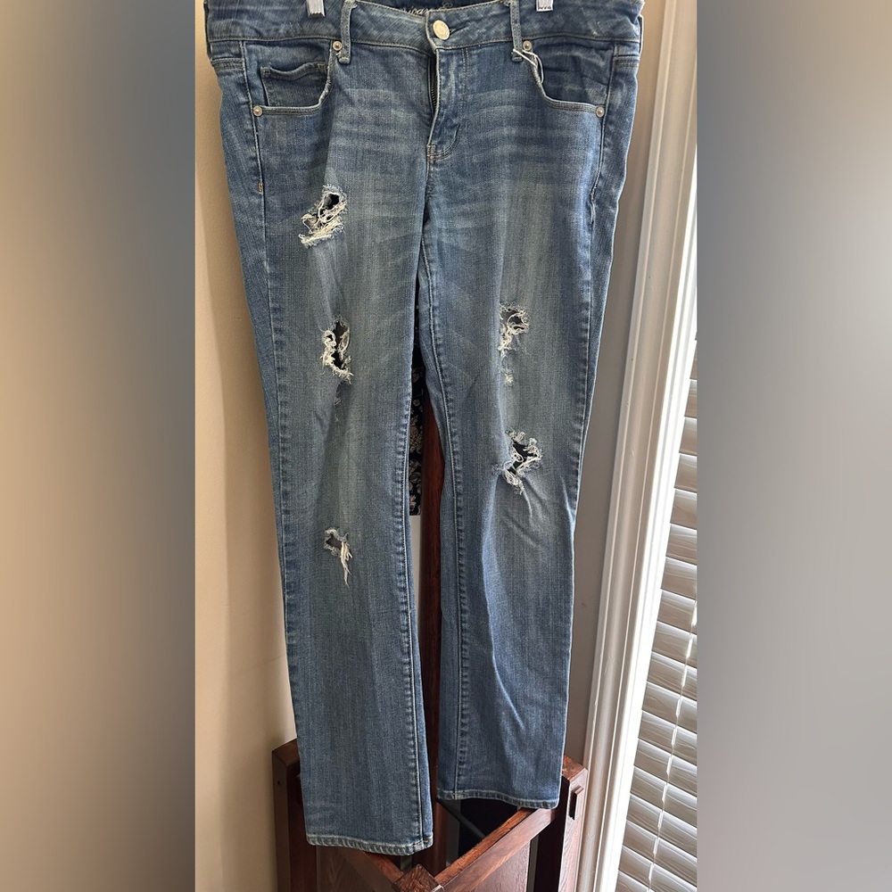 American Eagle Outfitters Women's Straight Leg Distressed Light Blue Jeans